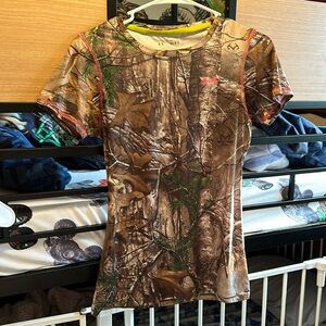 Under armour short sleeve camo shirt